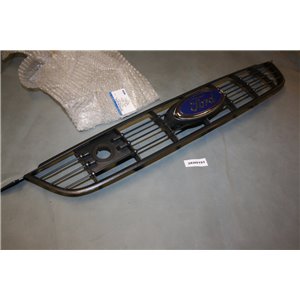 1676474 Ford Focus grille